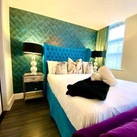 Stunning Apartment Suite - Free Parking & Wifi! Poole Kültér fotó