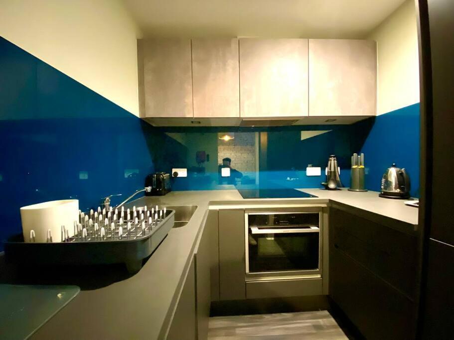 Stunning Apartment Suite - Free Parking & Wifi! Poole Kültér fotó